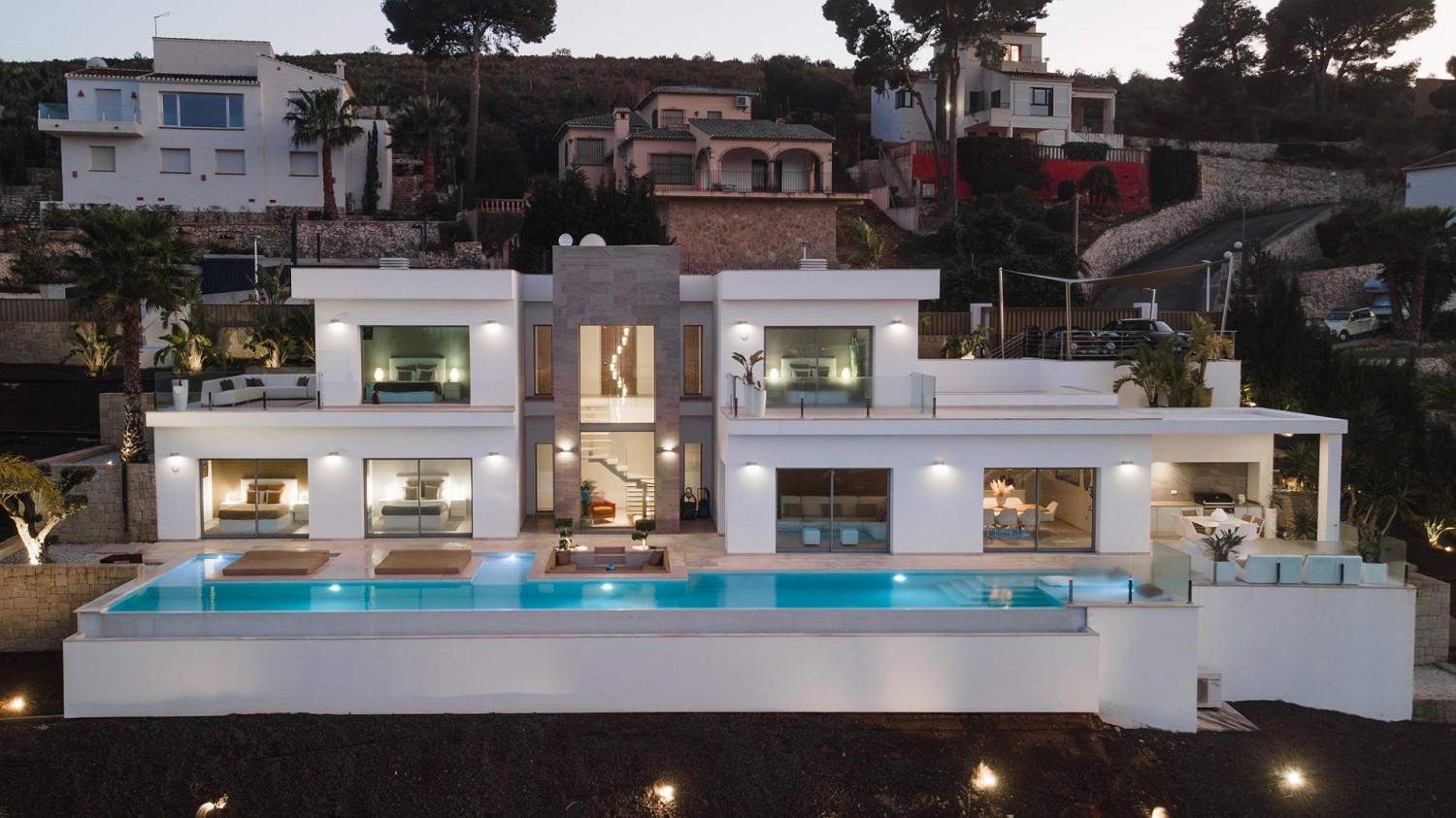 Foto Villa moderne construite avec vue panoramique sur la mer sur la Costa Blanca