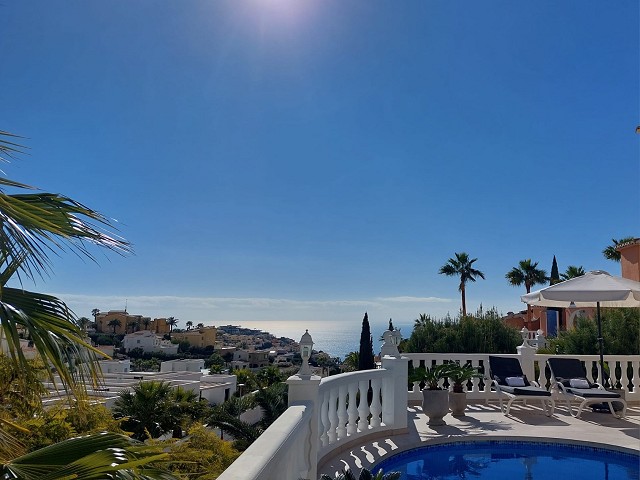 Фантастическая вилла с видом на море на Кумбре дель Соль