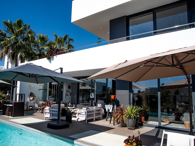 Elegant designer villa steps from the center of Moraira