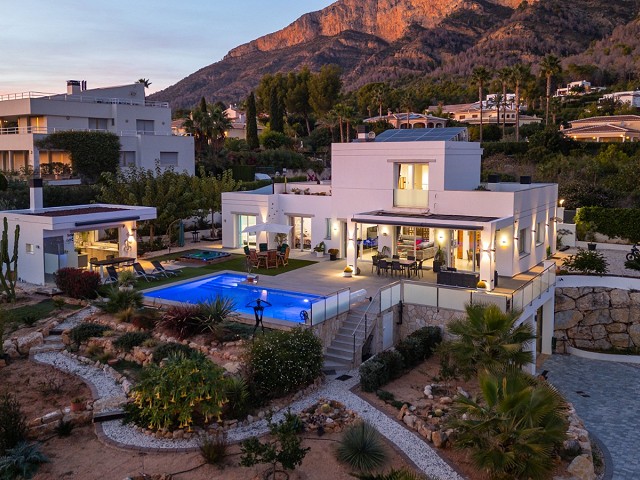 Incredible villa in the exclusive area of ​​La Ermita, Jávea